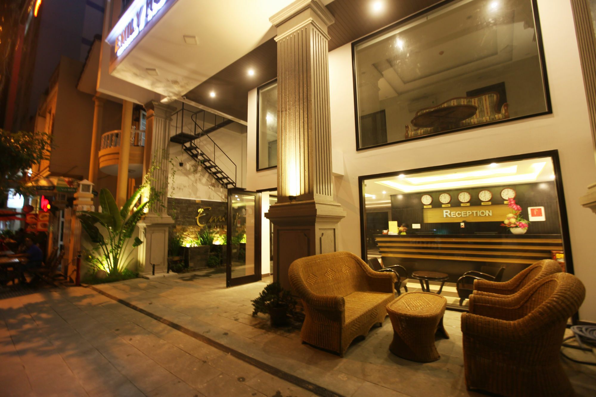 Emily Hotel & Apartment Da Nang Exteriör bild