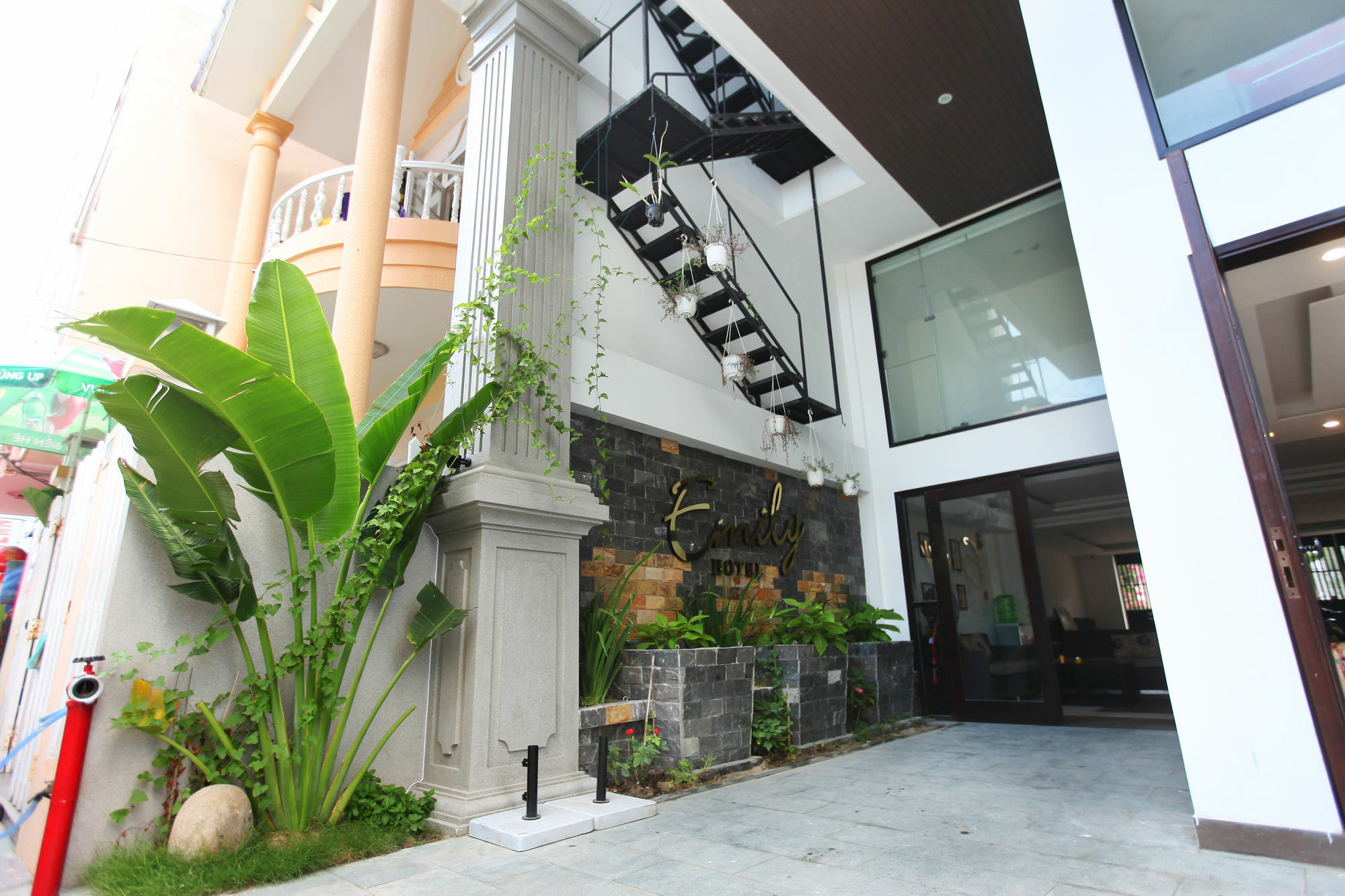 Emily Hotel & Apartment Da Nang Exteriör bild